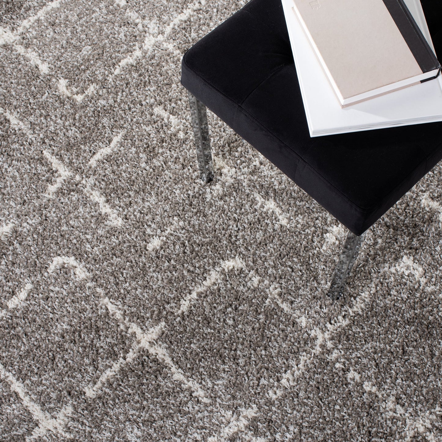 SAFAVIEH Arizona Shag Ghinwa 1.2-inch Thick Rug