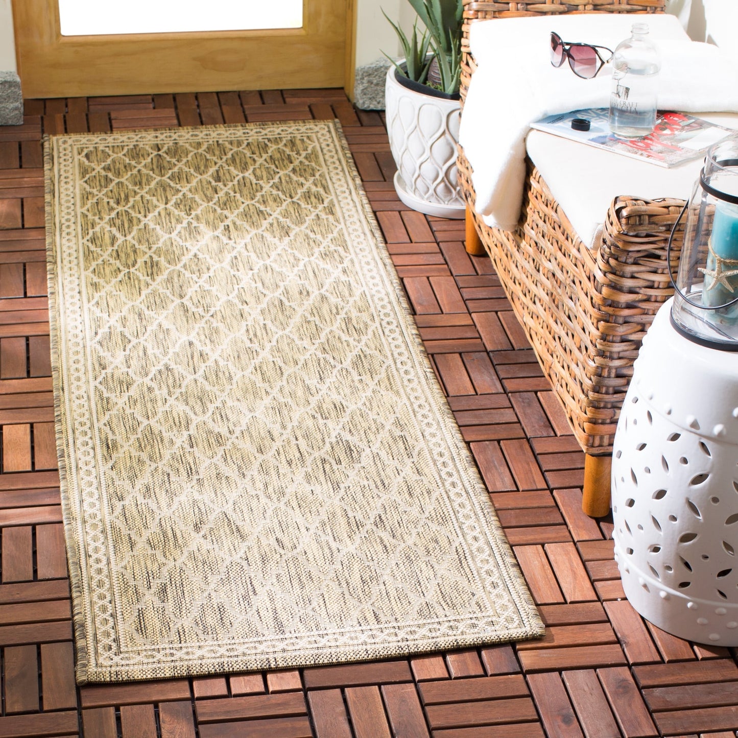 SAFAVIEH Courtyard Janell Trellis Indoor/ Outdoor Waterproof Patio Backyard Rug