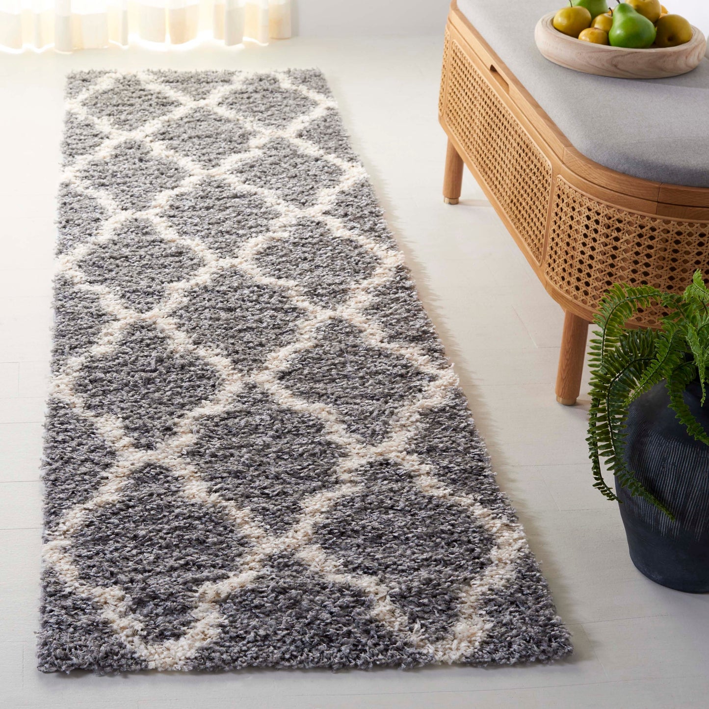 SAFAVIEH Dallas Shag Darina Trellis 1.5-inch Thick Rug