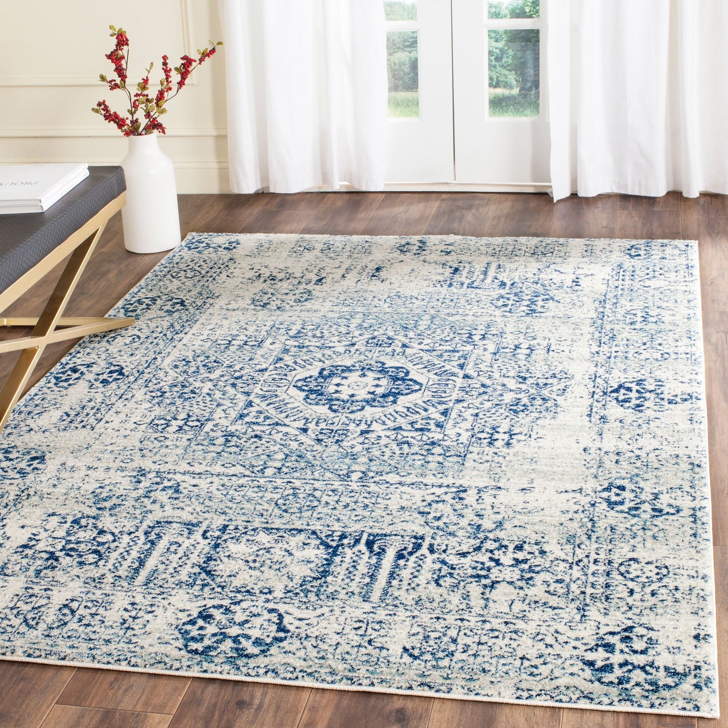 SAFAVIEH Evoke Gioia Vintage Boho Medallion Distressed Rug