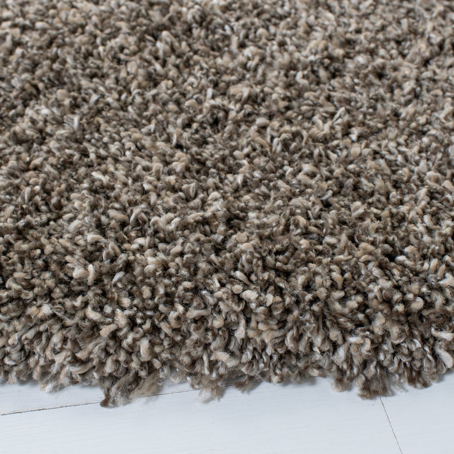 SAFAVIEH Evolution Shag Fransien Solid 1.8-inch Thick Rug