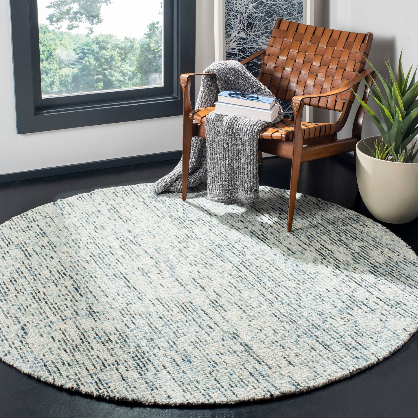 SAFAVIEH Handmade Abstract Lotje Modern Wool Rug
