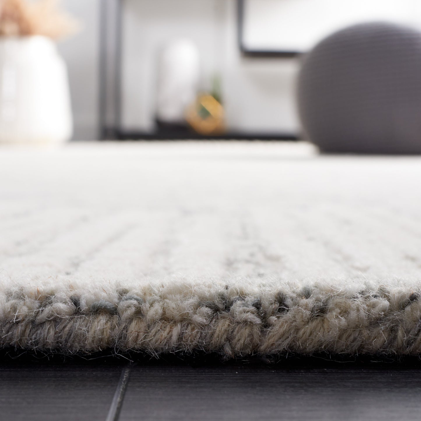 SAFAVIEH Handmade Abstract Sofoula Modern Wool Rug