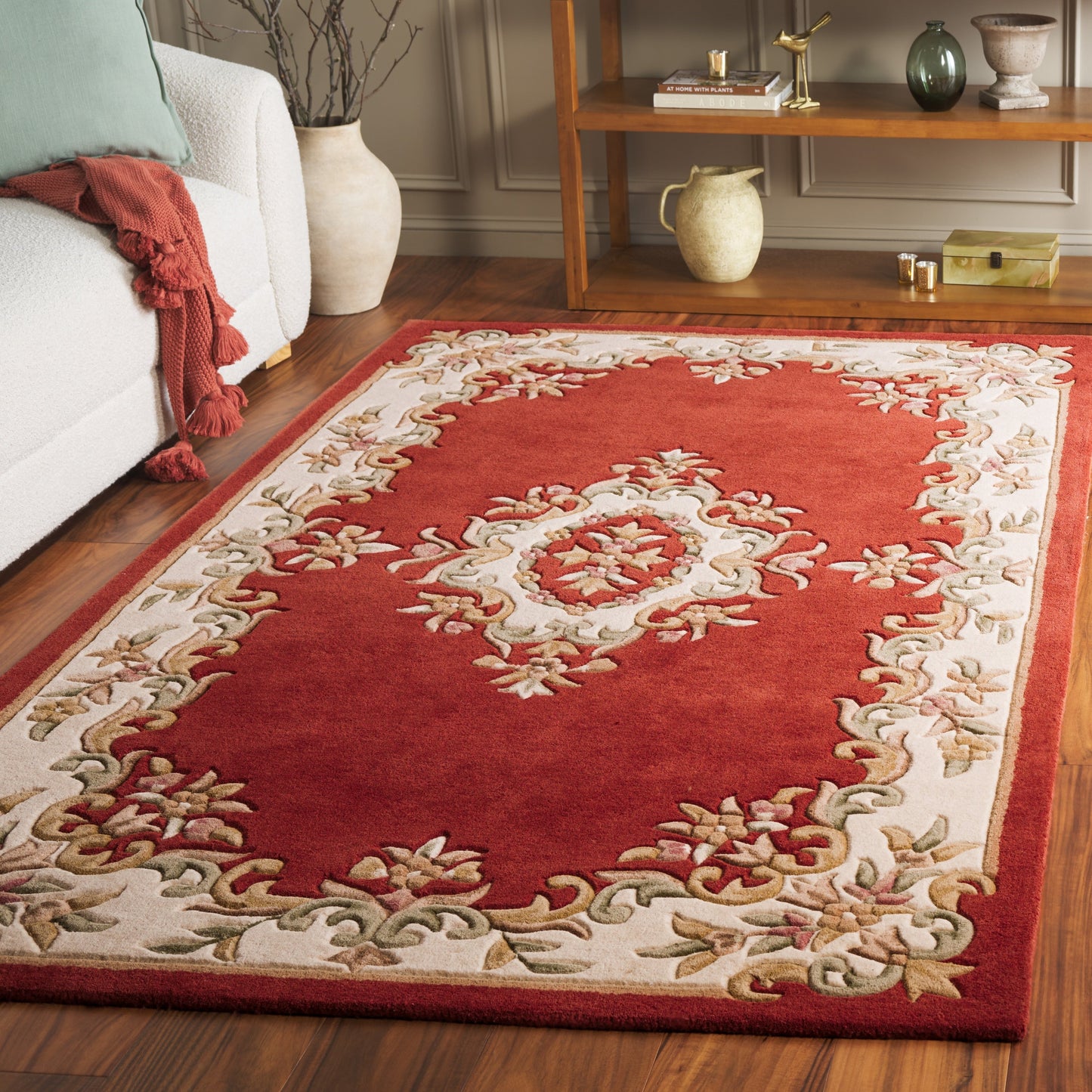 SAFAVIEH Handmade Aubusson Hale Traditional Wool Rug.