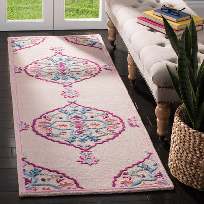 SAFAVIEH Handmade Bellagio Cailin Medallion Wool Rug