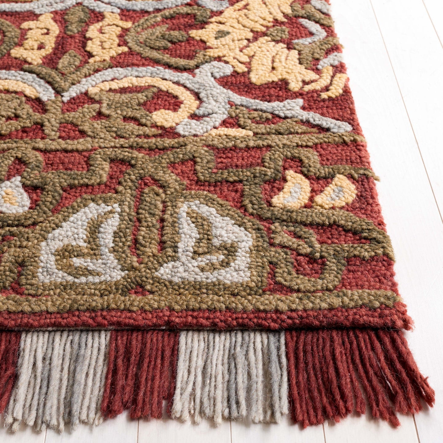 SAFAVIEH Handmade Blossom Porzia Floral Wool Rug