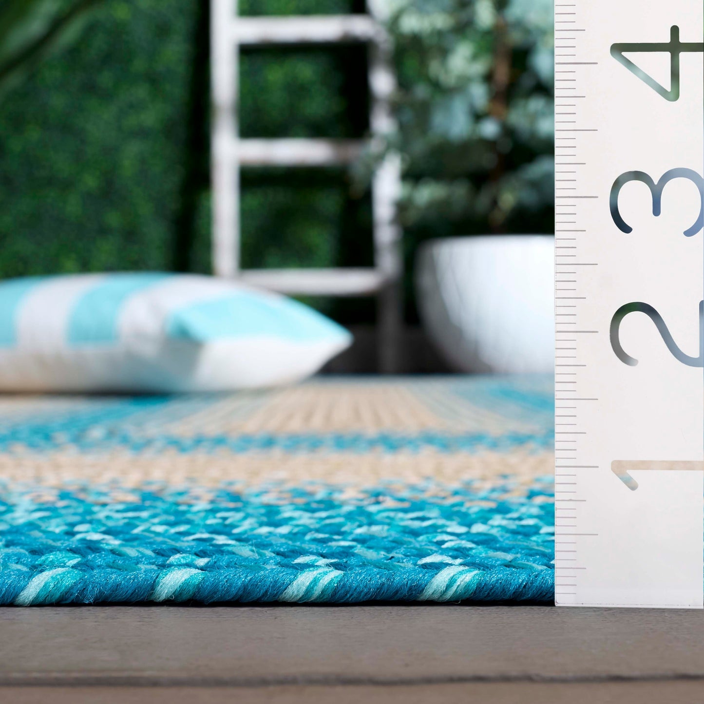 SAFAVIEH Handmade Braided Kita Country Rug