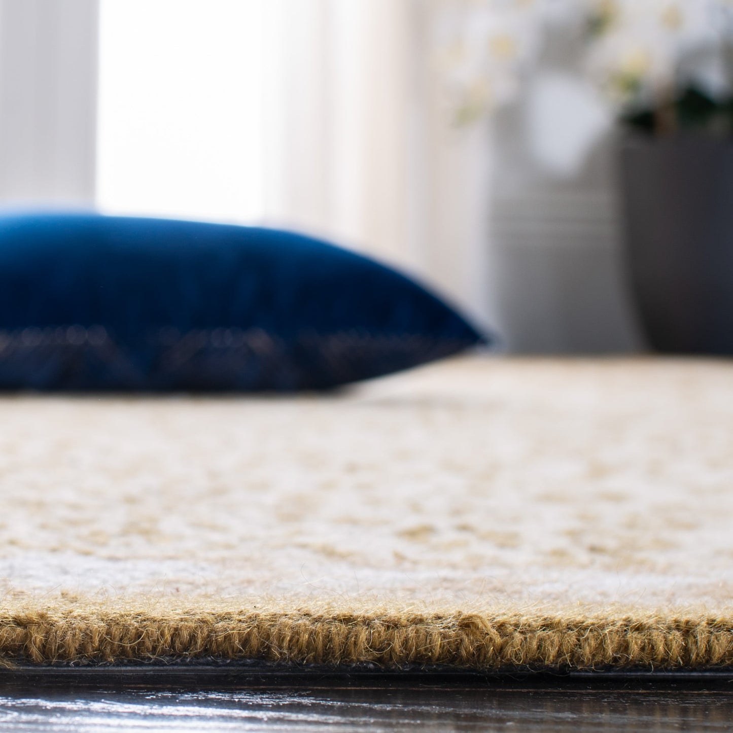 SAFAVIEH Handmade Chelsea Solar Garden Leopard French Country Wool Rug