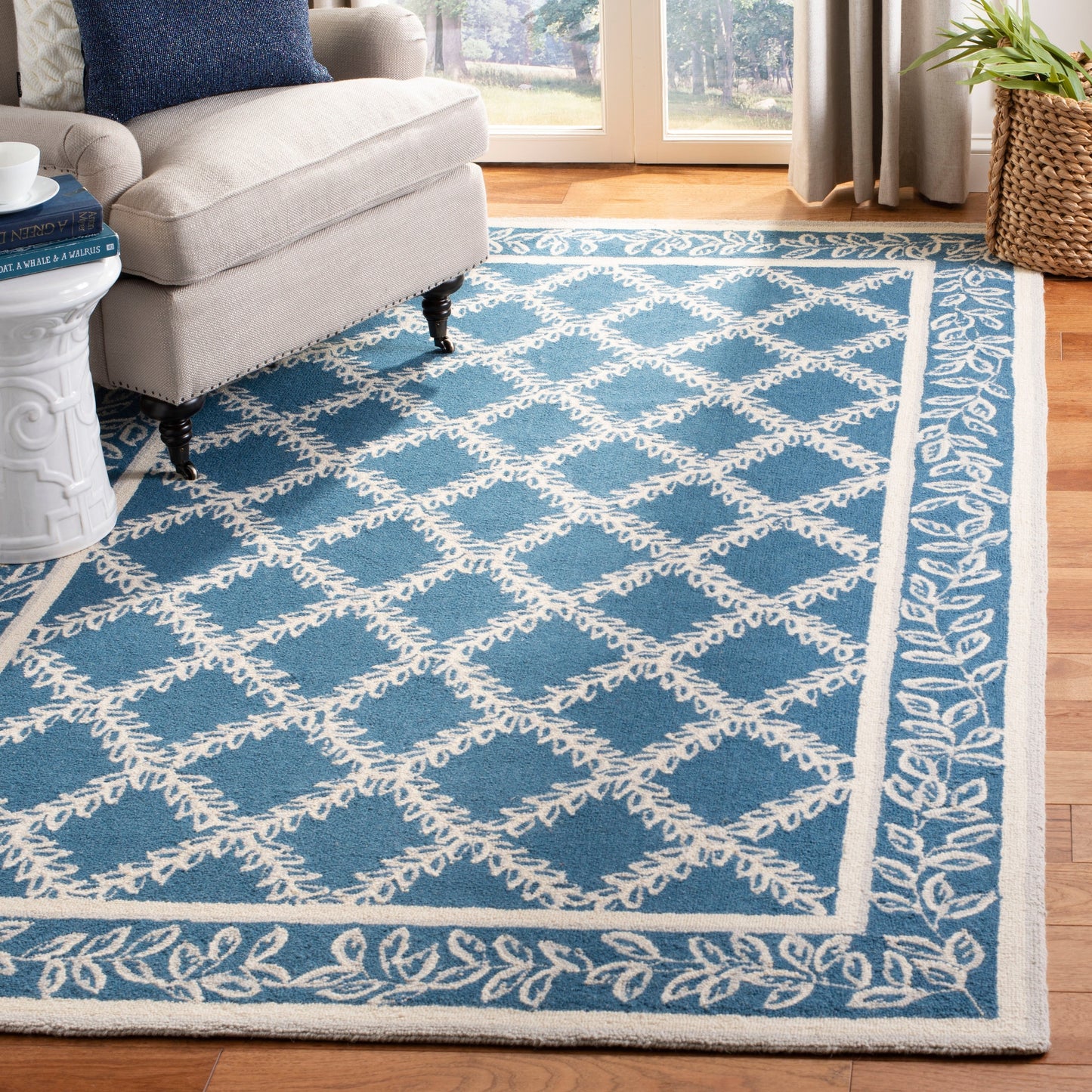 SAFAVIEH Handmade Chelsea Sunstripe Trellis French Country Wool Rug