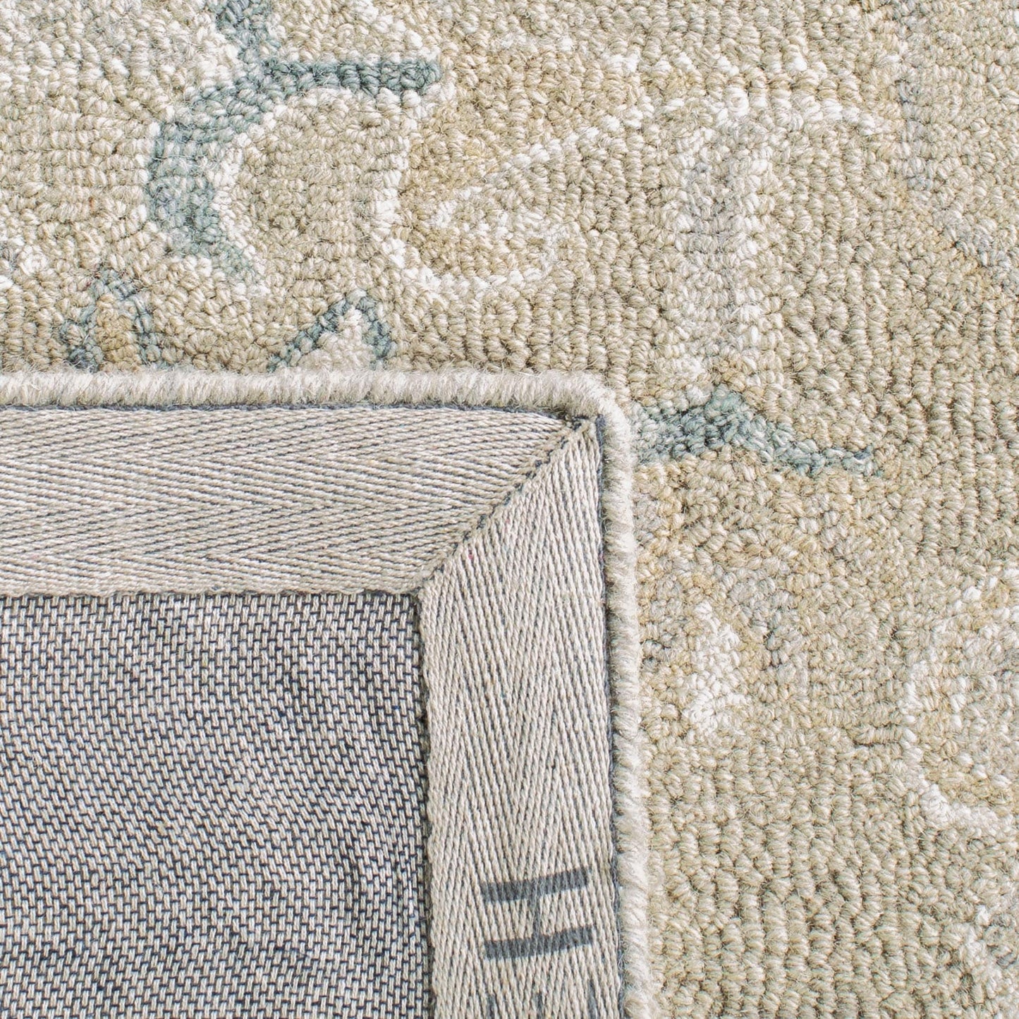 SAFAVIEH Handmade Micro-Loop Selveta Wool Rug