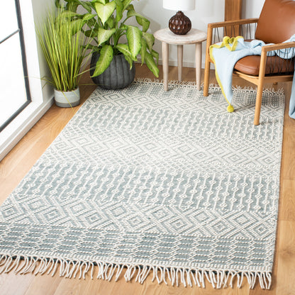 SAFAVIEH Handmade Natura Estel Wool Fringe Rug
