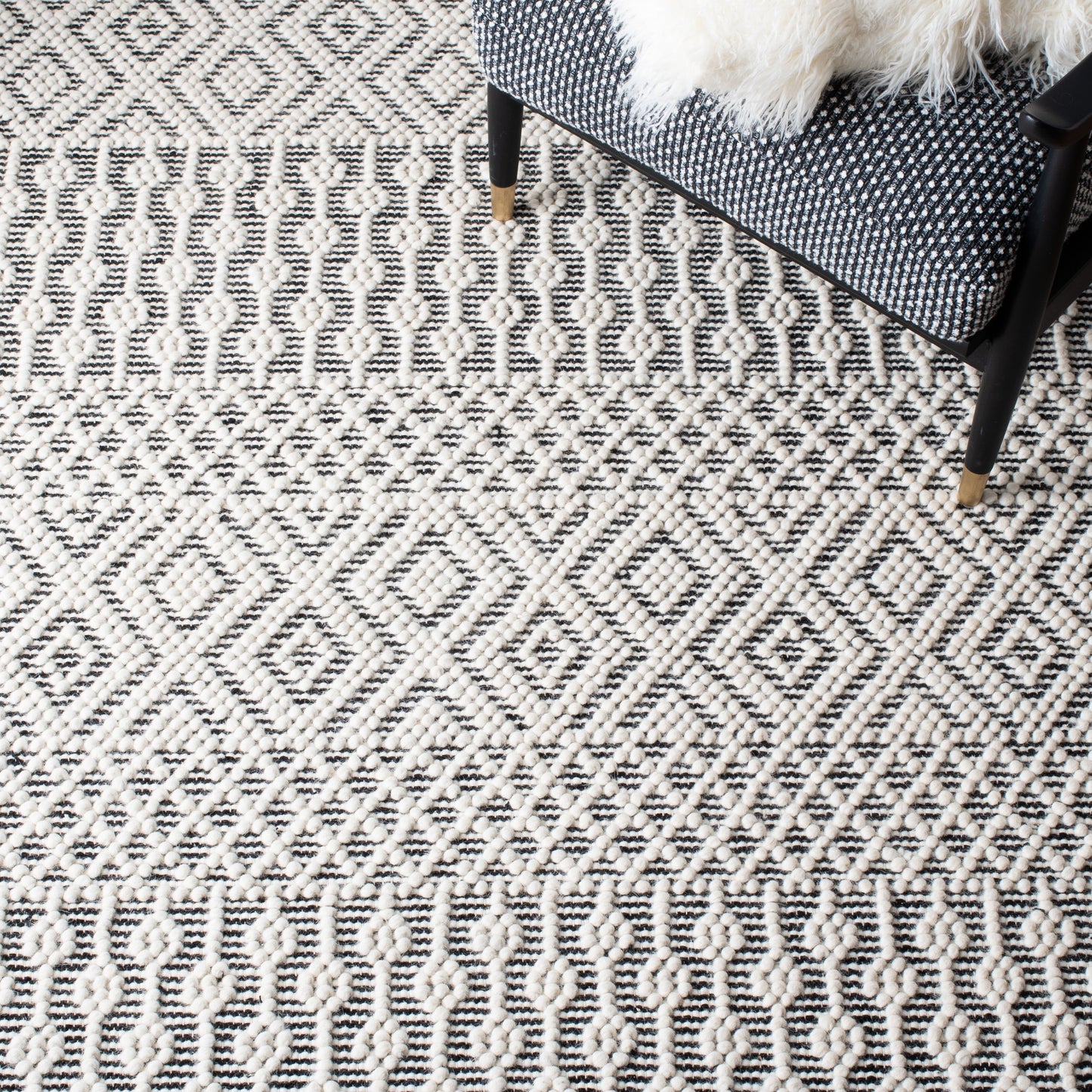 SAFAVIEH Handmade Natura Estel Wool Fringe Rug