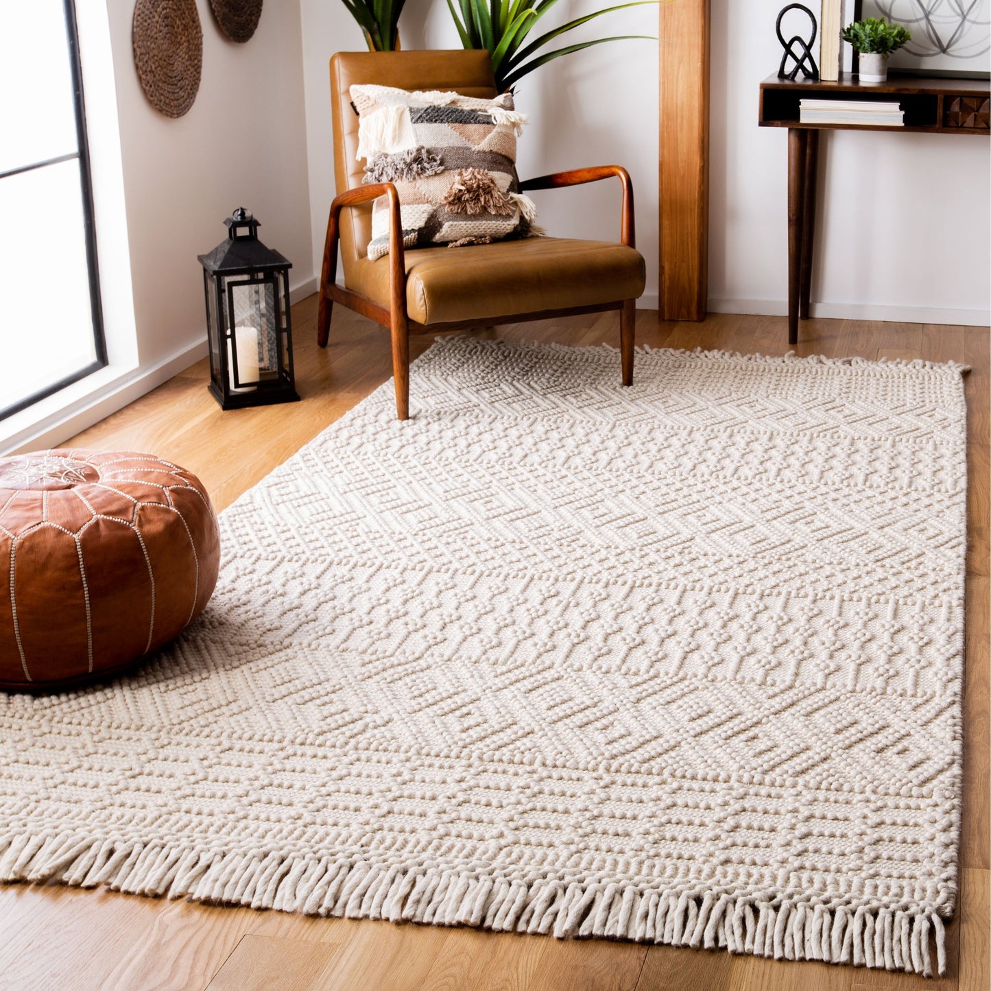 SAFAVIEH Handmade Natura Estel Wool Fringe Rug