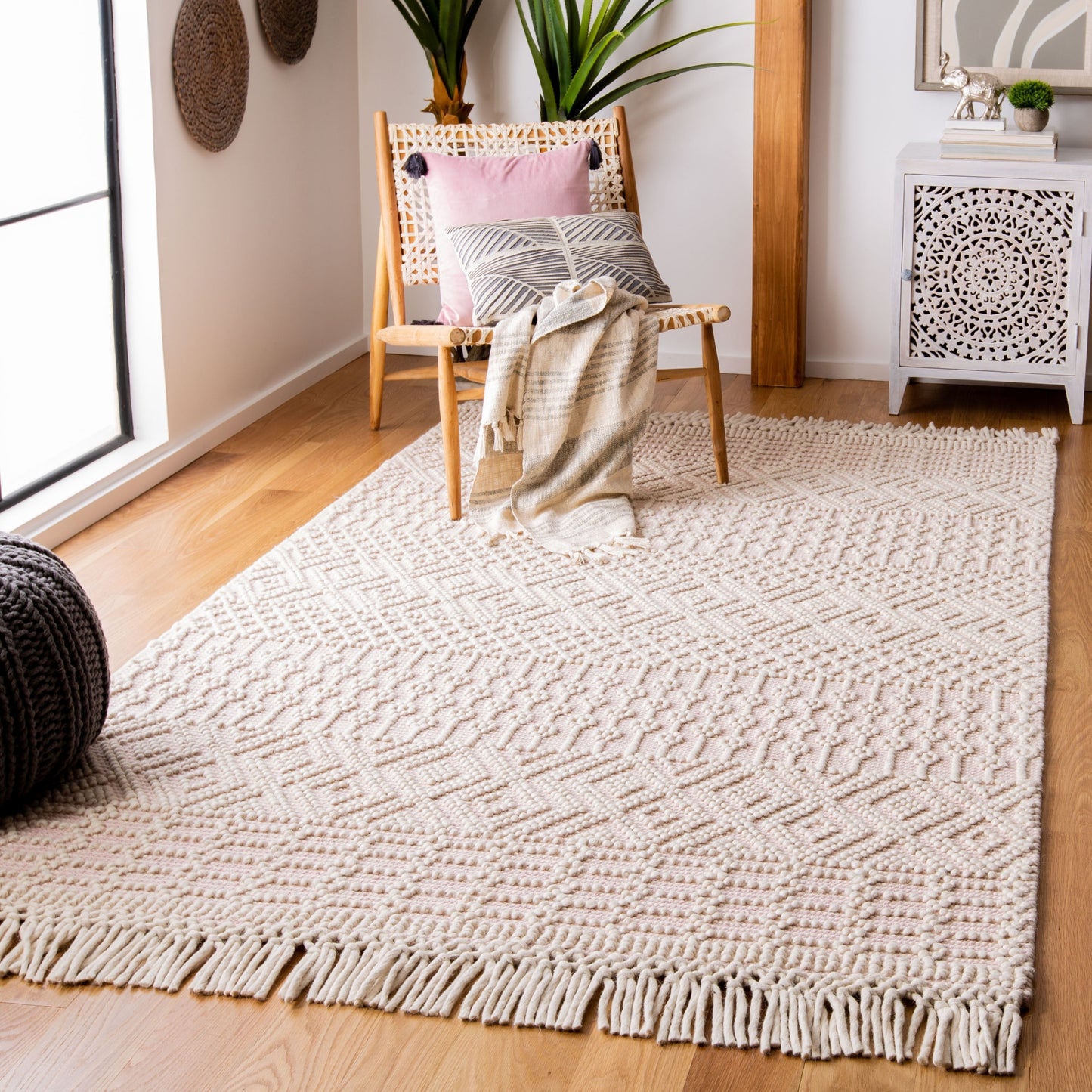 SAFAVIEH Handmade Natura Estel Wool Fringe Rug