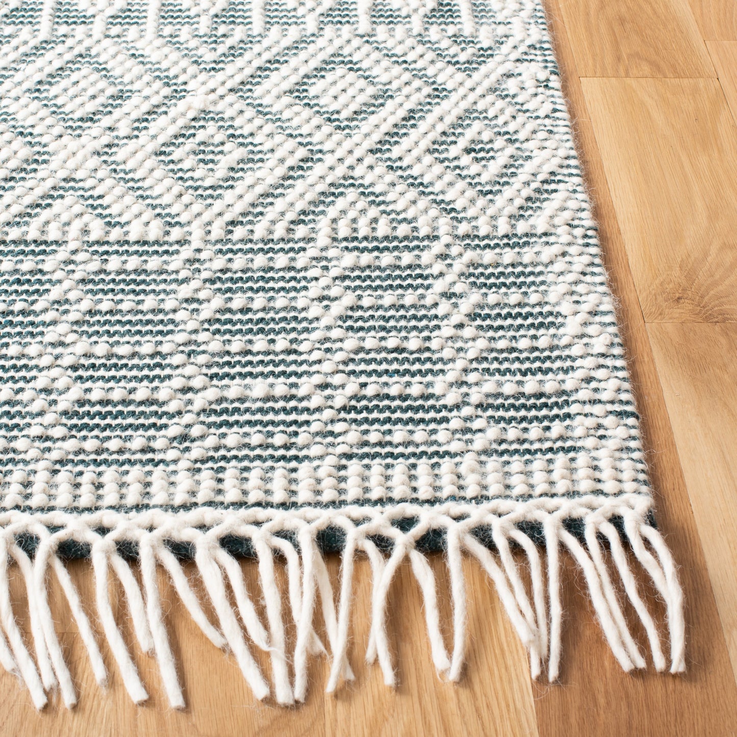 SAFAVIEH Handmade Natura Estel Wool Fringe Rug
