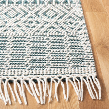 SAFAVIEH Handmade Natura Estel Wool Fringe Rug