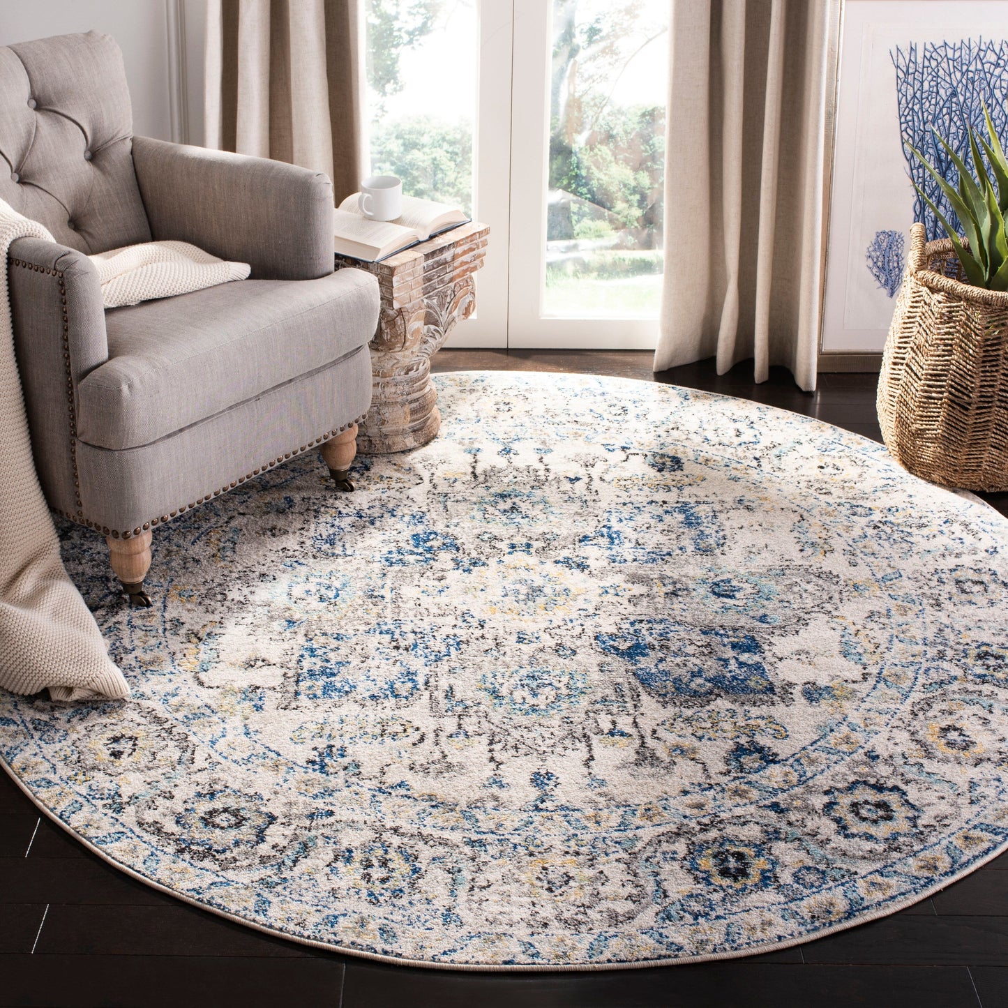 SAFAVIEH Madison Delois Medallion Rustic Farmhouse Distressed Rug