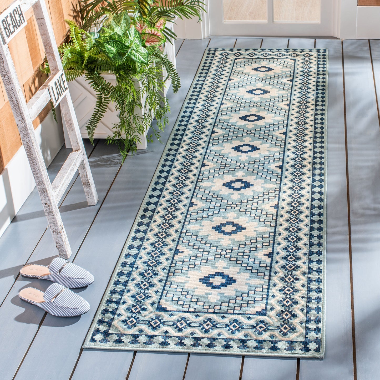 SAFAVIEH Veranda Rita Indoor/ Outdoor Waterproof Patio Backyard Rug