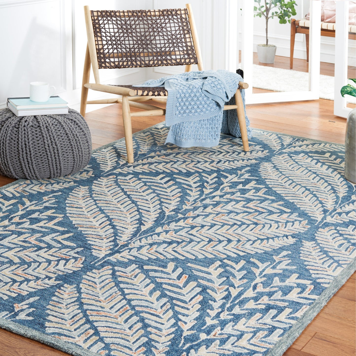 SAFAVIEH Handmade Capri Kert Wool Rug