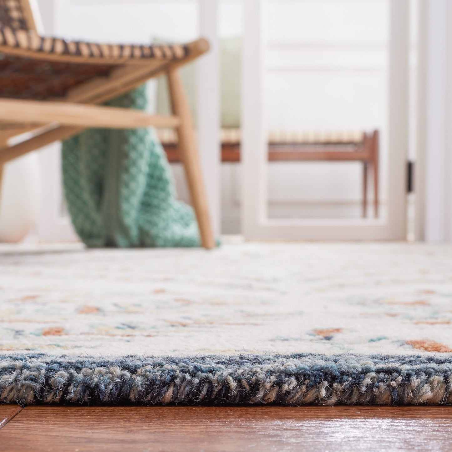 SAFAVIEH Handmade Capri Kert Wool Rug
