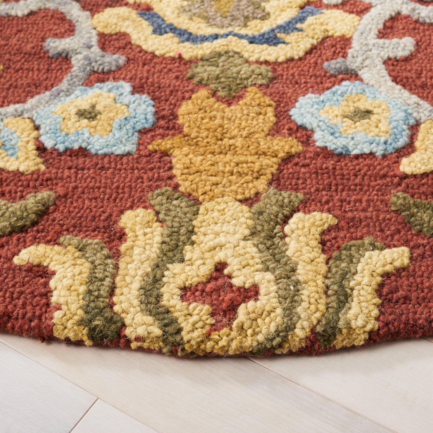 SAFAVIEH, Handmade Marietje Blossom French Country Wool Area Rug