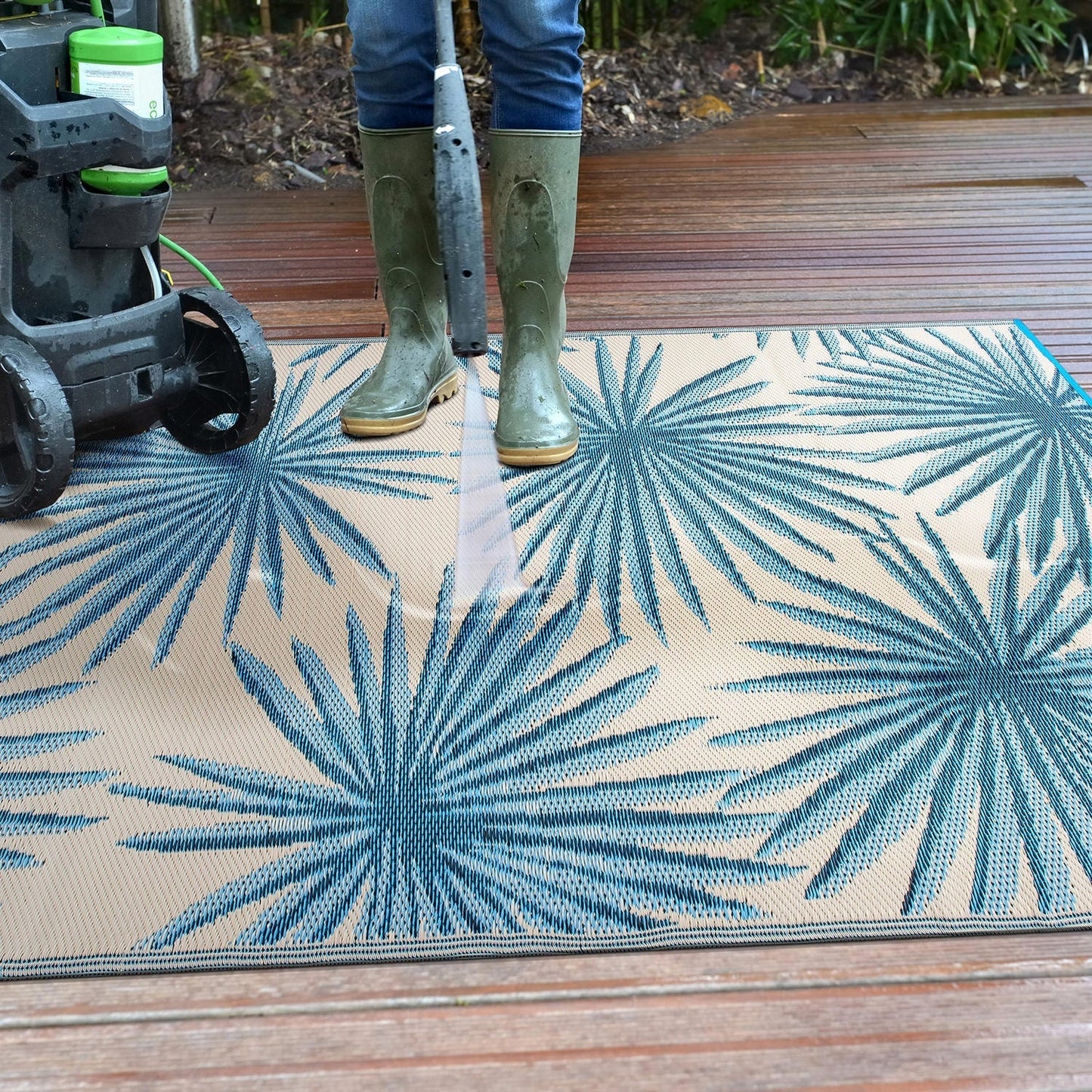 World Rug Gallery Floral Tropical Reversible Recycled Plastic Outdoor Rugs