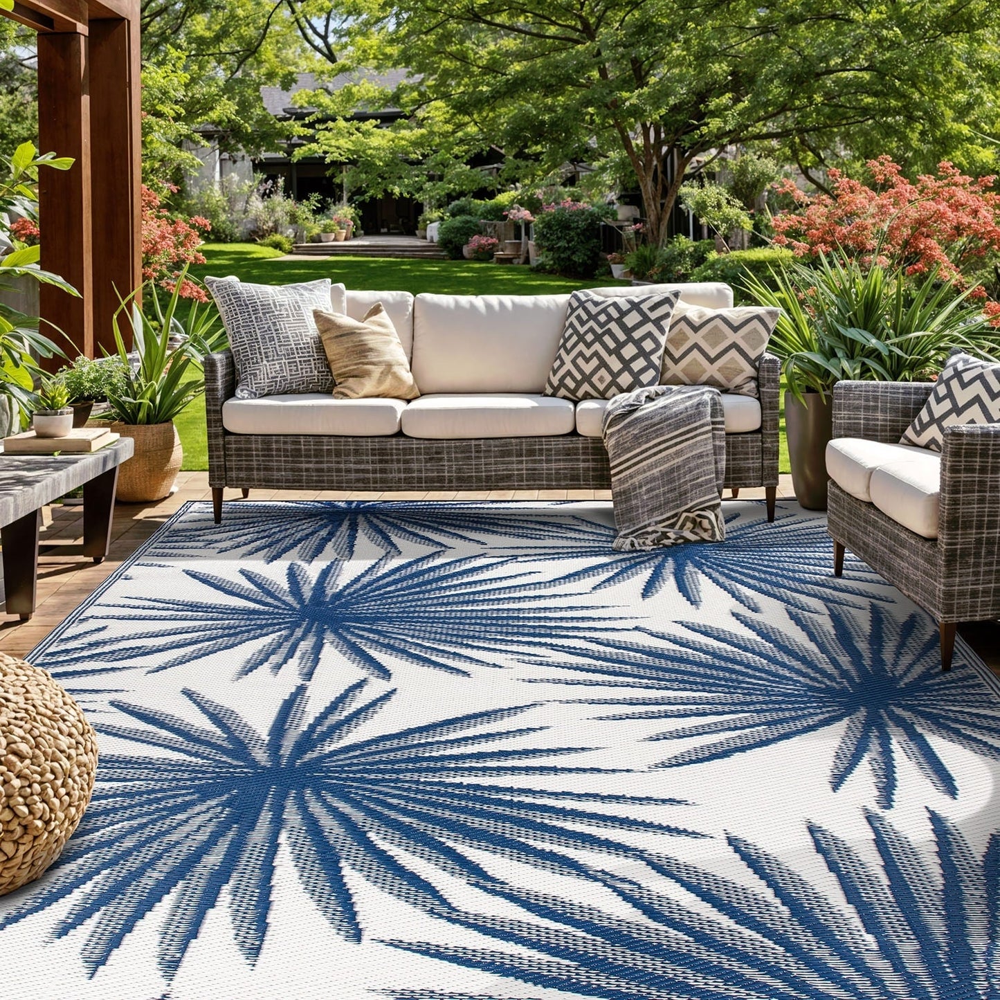 World Rug Gallery Floral Tropical Reversible Recycled Plastic Outdoor Rugs