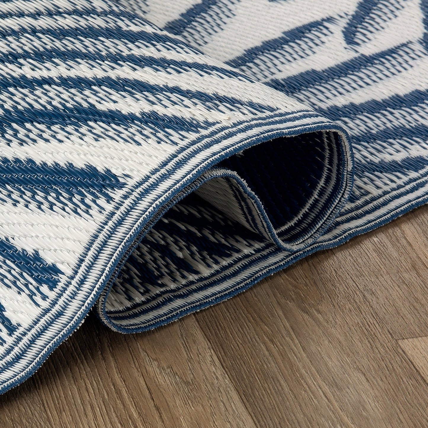 World Rug Gallery Floral Tropical Reversible Recycled Plastic Outdoor Rugs